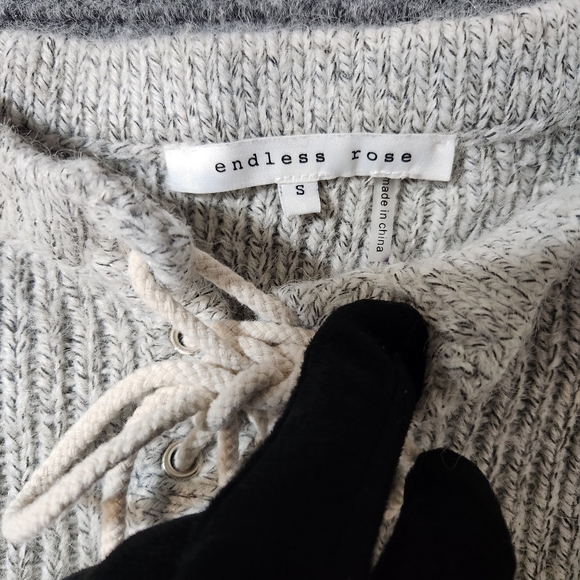 Endless Rose Cropped Gray Women's Sweater Sz. Small - Picture 3 of 11